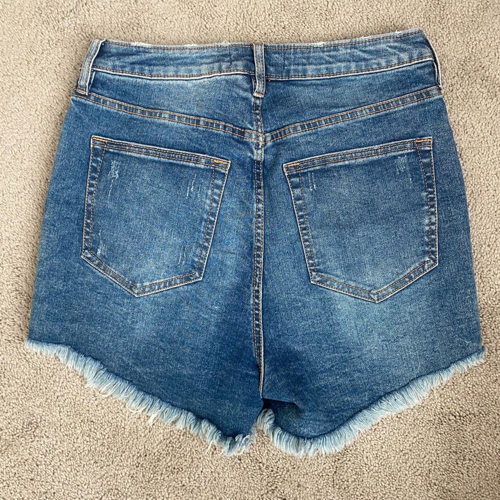 Free People NWT Denim Shorts. Size 30. - Picture 4 of 4